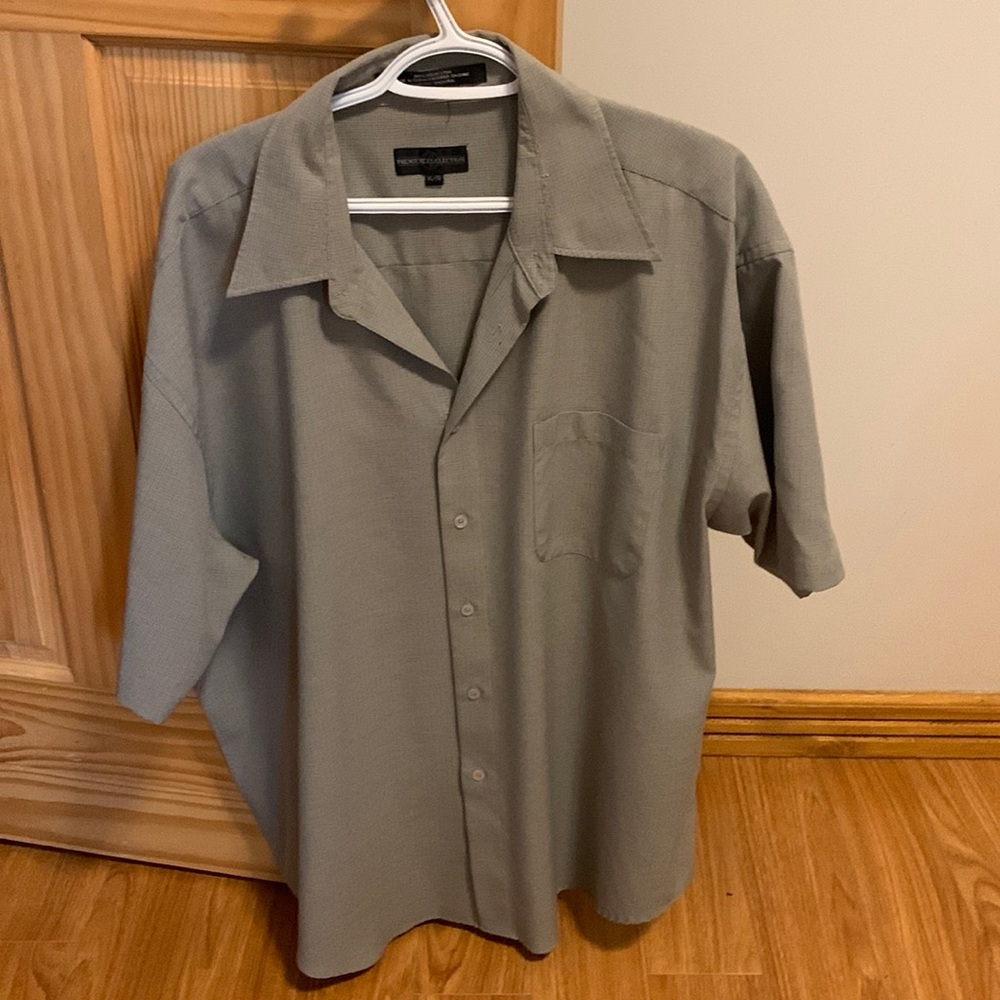 Men’s short sleeve dress shirt